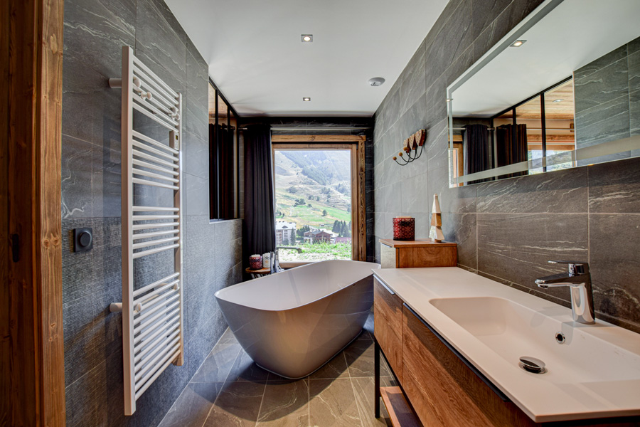 Salle de bain du chalet bellachom haut de gamme aux 2 Alpes